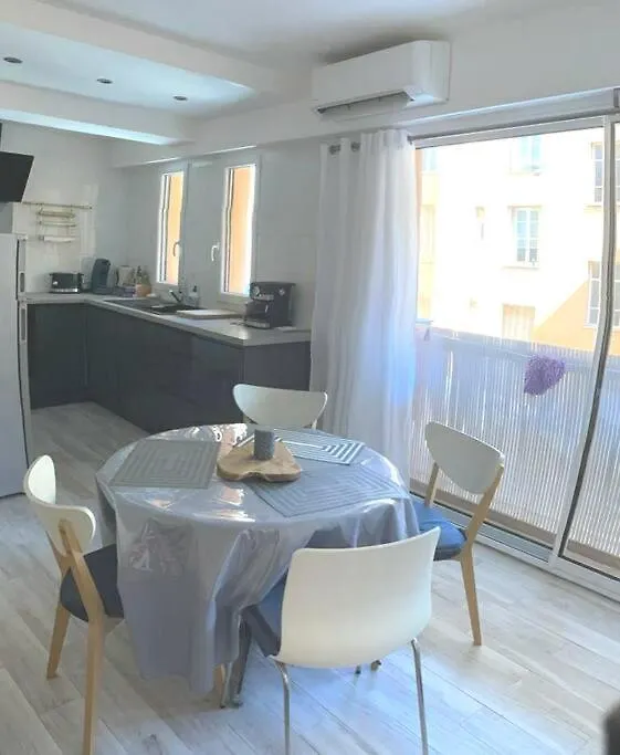 Appartement petit coin ensoleillé à Beausoleil