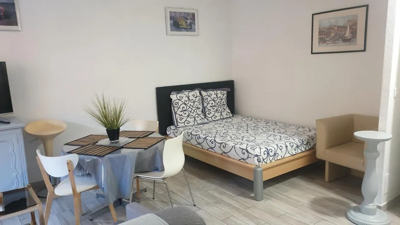 Appartement petit coin ensoleillé à Beausoleil